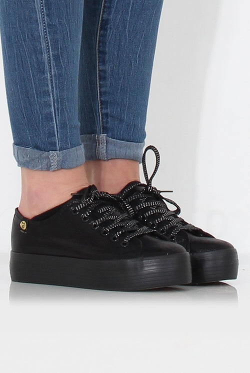 Anina Black Skaters