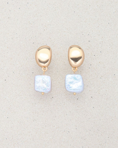 FRESHWATER PEARL PINA EARRINGS GOLD